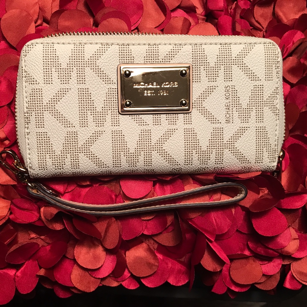 Michael Kors Strap wallet